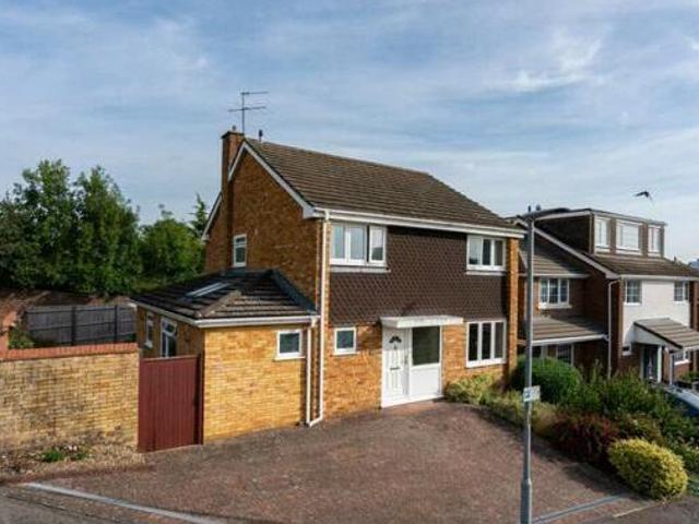 House for rent in The Image, Pouchen End