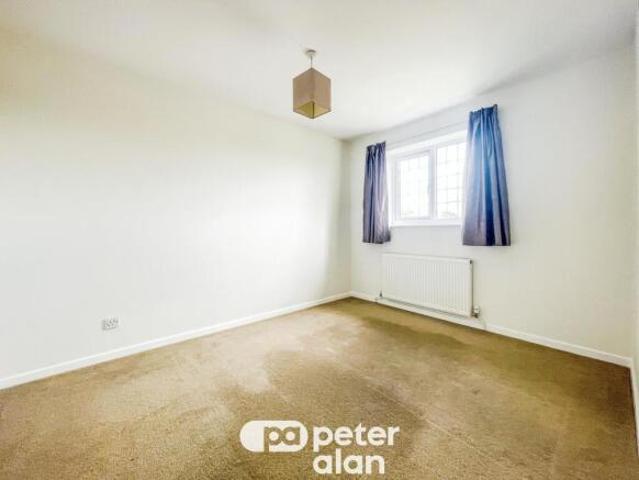 Farm for rent in Charlesworth, East Midlands