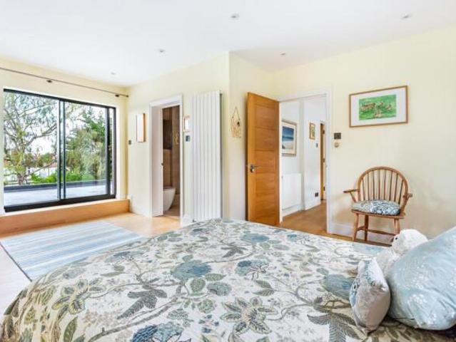 Farm for rent in New Malden, Greater London