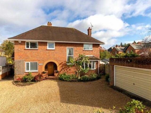 House for rent in Heol-las, Surrey