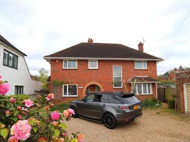 House for rent in Heol-las, Surrey