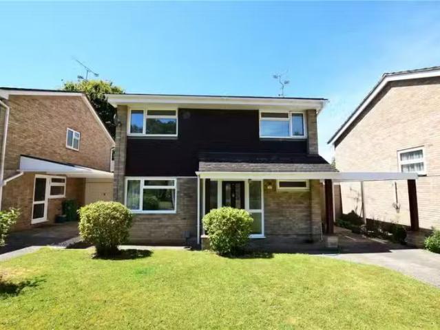 House for rent in Heol-las, Surrey