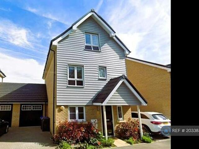 House for rent in Row Town, Surrey