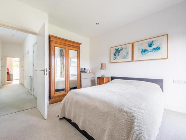 Farm for rent in Brondesbury, Greater London