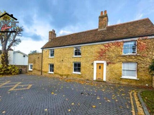 House for sale in Chigwell, Epping Forest
