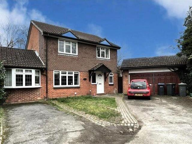 House for rent in Row Town, Surrey