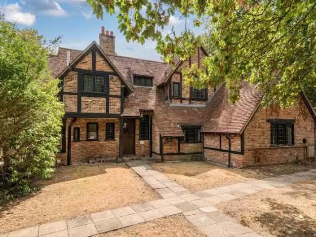 House for rent in Lower Green Esher, Blackhills