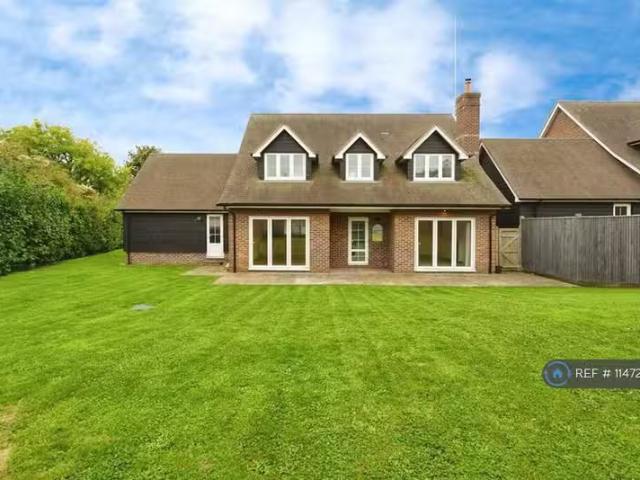 House for rent in Perryfields, West Sussex