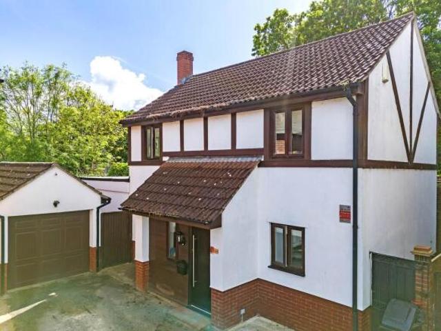 Farm for rent in Navestock Side, Essex