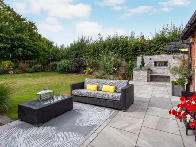 Farm for rent in Emmer Green, Reading