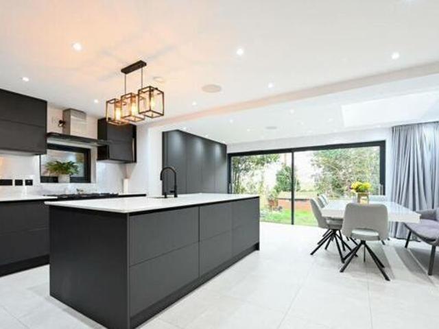 House for sale in Chertsey, Runnymede