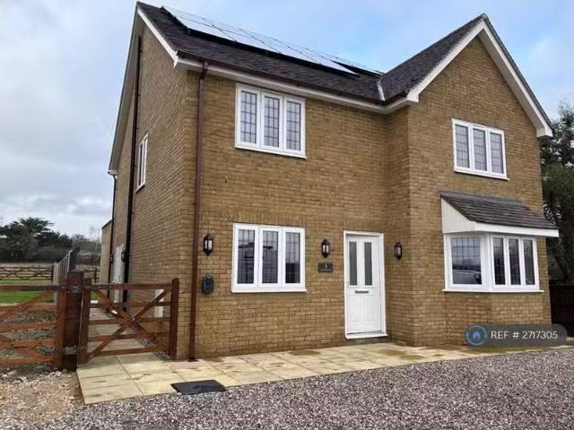 House for rent in Navestock Side, Essex