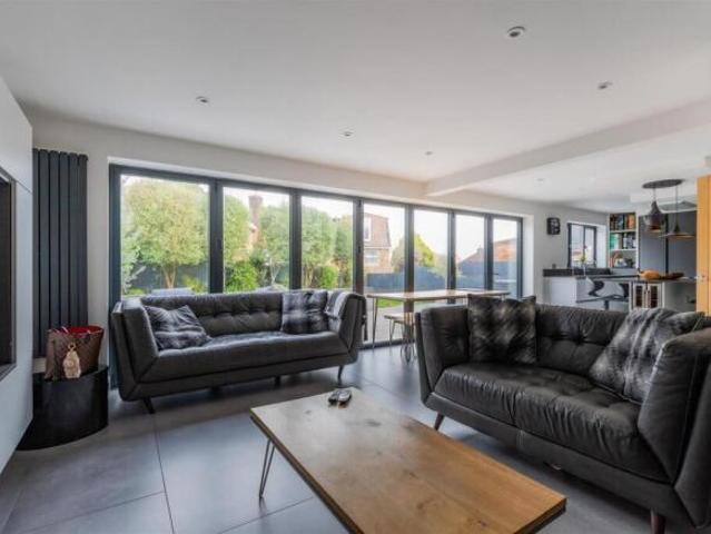 Property for rent in Penylan, Falcon Lodge