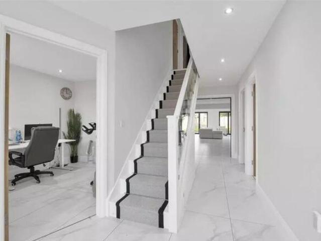 Farm for rent in Slip End, Bedfordshire