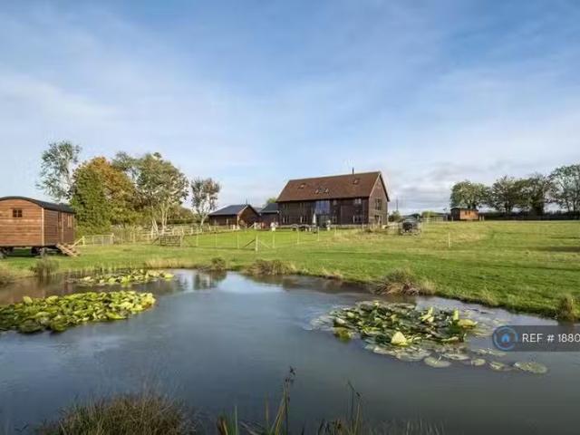 House for rent in Pouchen End, Hertfordshire