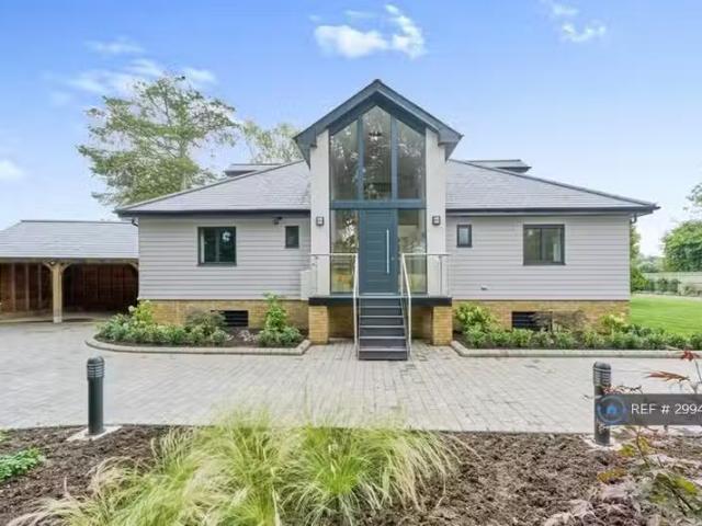 House for rent in Row Town, Surrey