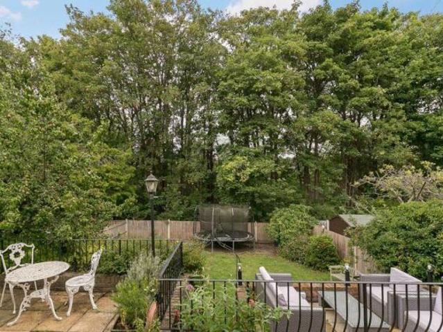 Farm for rent in London Borough of Croydon, Purley