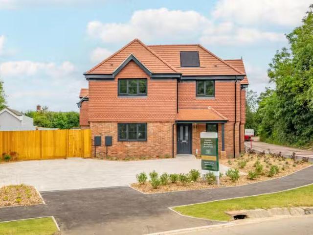 House for rent in Five Acres, Hertfordshire