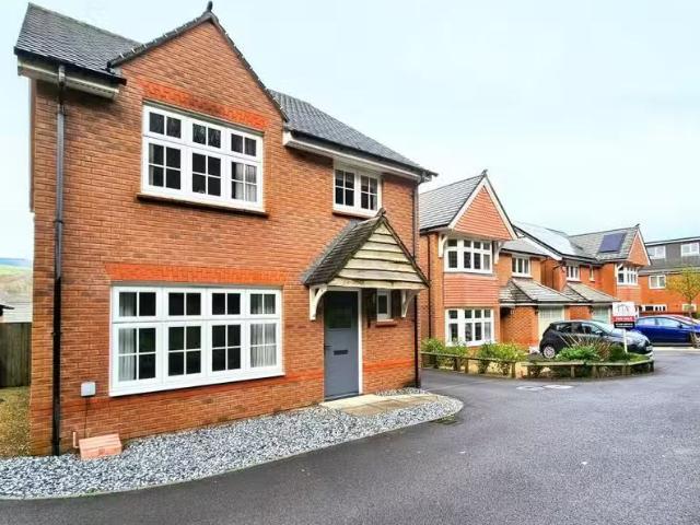 House for rent in Tonyrefail, Coedely
