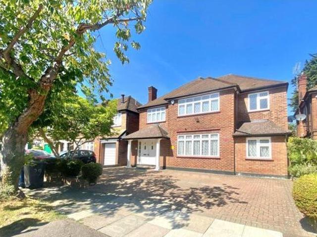 House for sale in Little Stanmore, Greater London