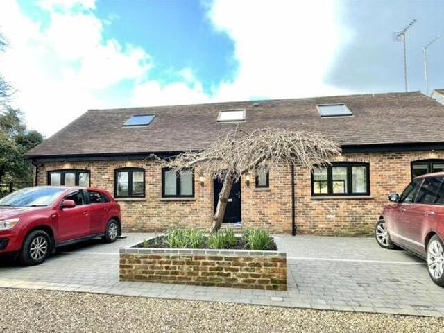 House for sale in Little Stanmore, Greater London