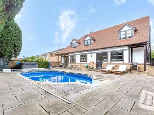 House for rent in Brook Street, Navestock Side