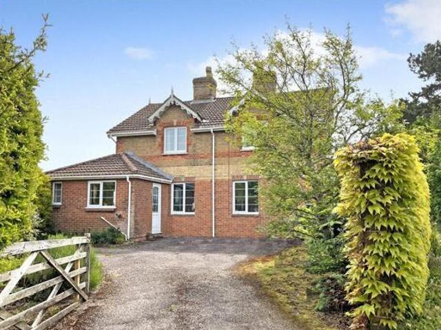 House for rent in Staplehay, Rumwell