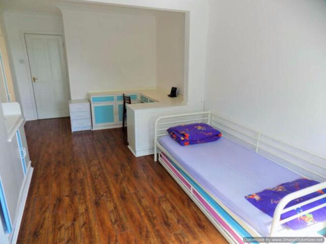 Farm for rent in Alwoodley, West Yorkshire