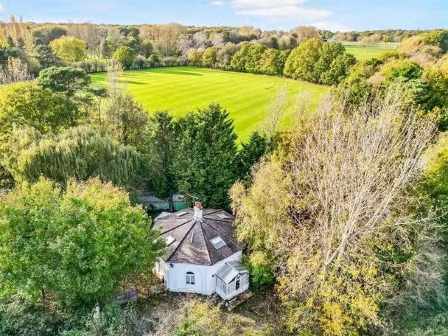 House for rent in Navestock Side, Essex