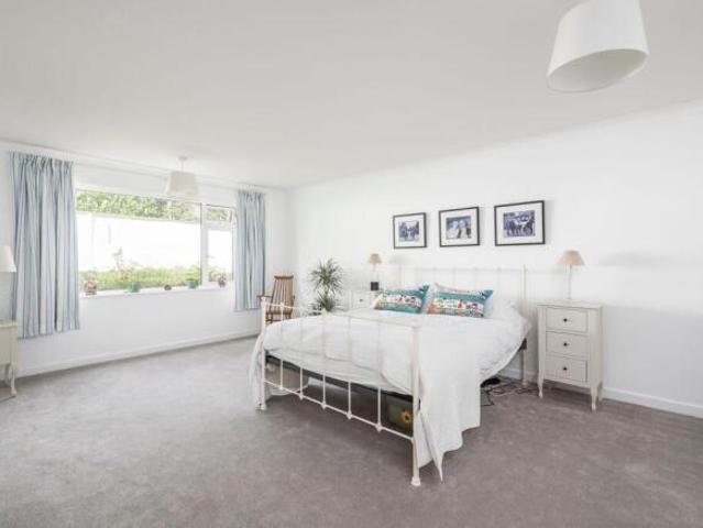 Farm for rent in Canford Cliffs, Poole