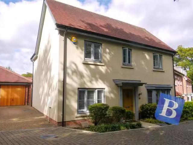 House for rent in Navestock Side, Essex
