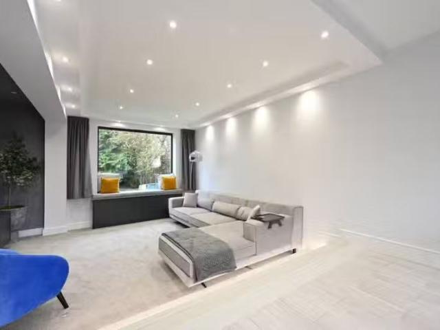 House for rent in Row Town, Surrey