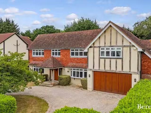 House for rent in Navestock Side, Essex