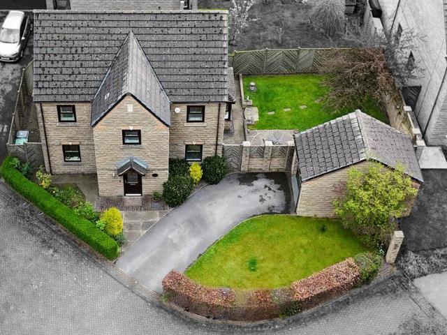 House for sale in Lascelles Hall, Kirkburton