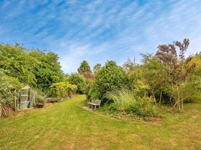 House for sale in Bromsgrove, Worcestershire