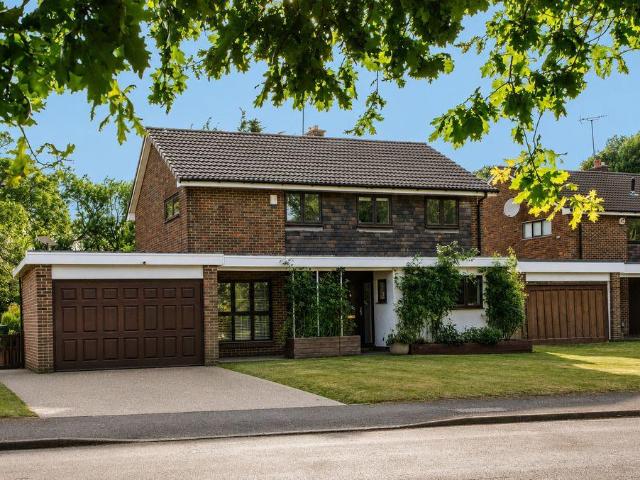 House for sale in London Borough of Croydon, Kenley