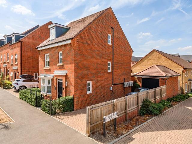 House for sale in Aldershot, Hampshire
