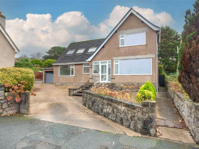 House for sale in Craigside, Wales