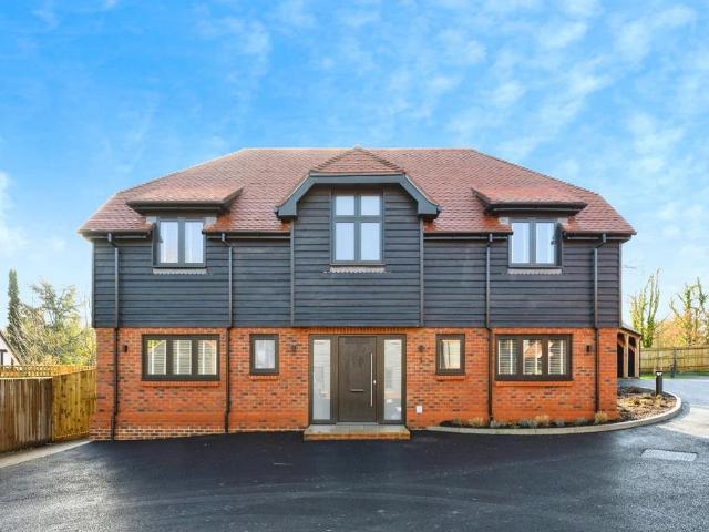 House for sale in Woodmansterne, Red Hill