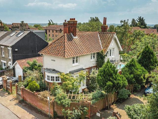 House for sale in Lakenham, East Bank