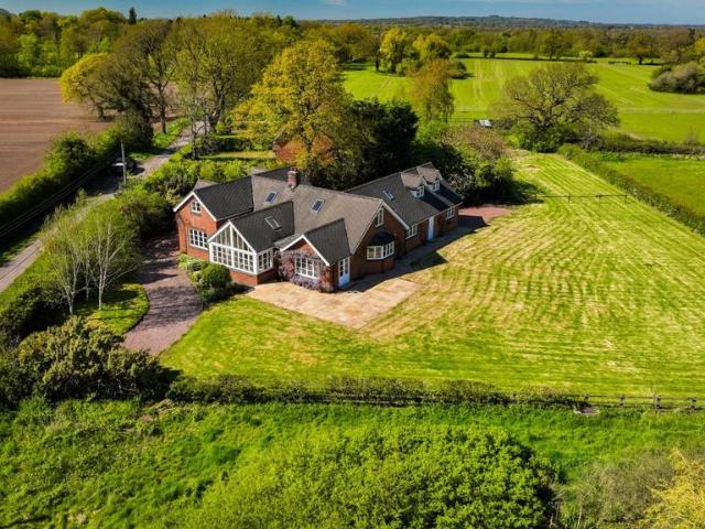 House for sale in Spurstow