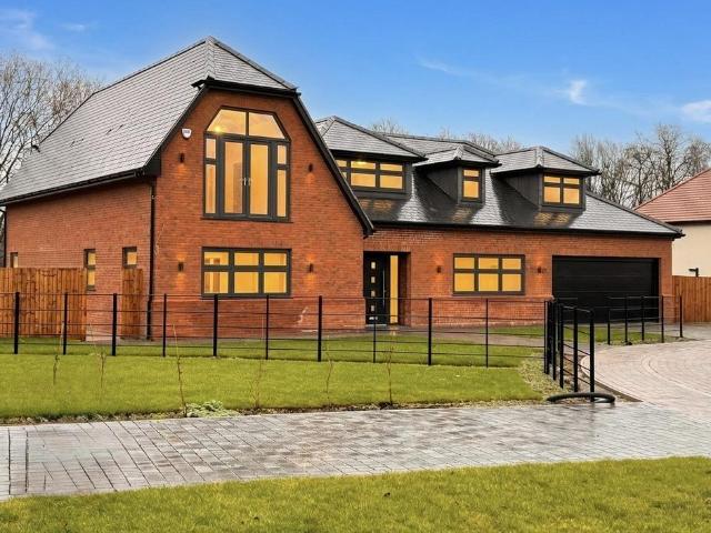 House for sale in Navestock Side, Essex