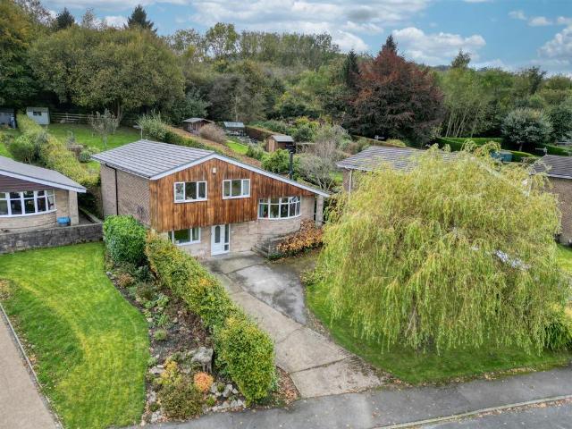 House for sale in Froggatt, East Midlands