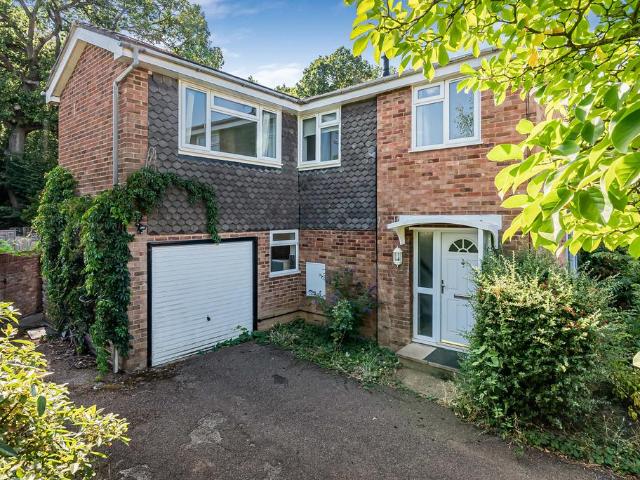 House for sale in How Wood, St Albans