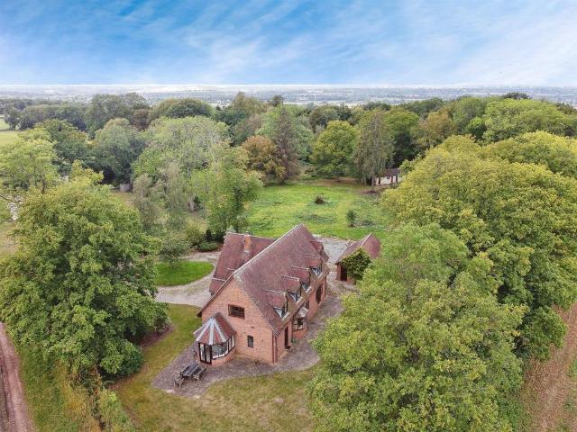 House for sale in Gun Hill, Warwickshire