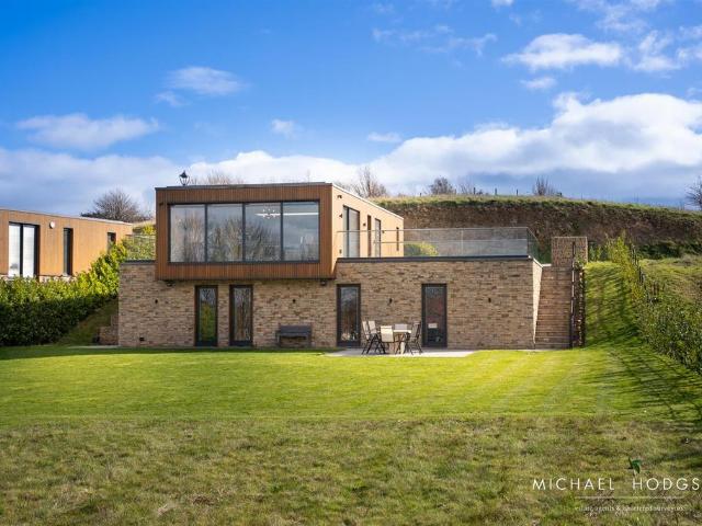 House for sale in Plains Farm, Tyne And Wear