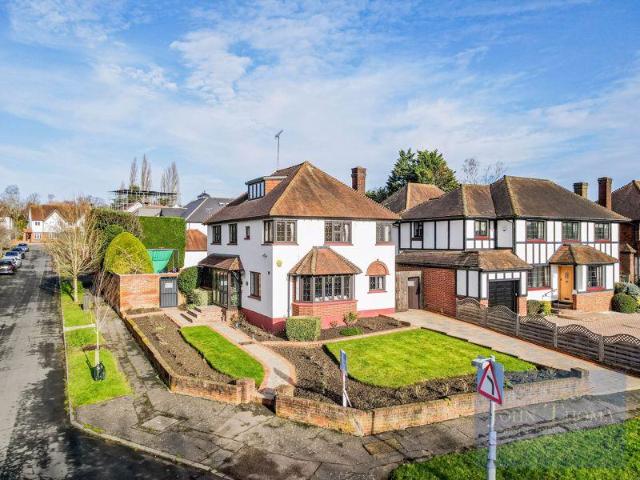 House for sale in Chigwell, Epping