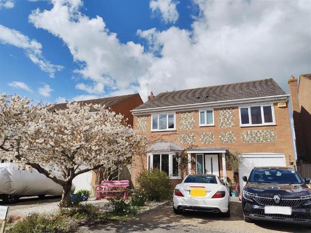 House for sale in Watermead, Buckinghamshire