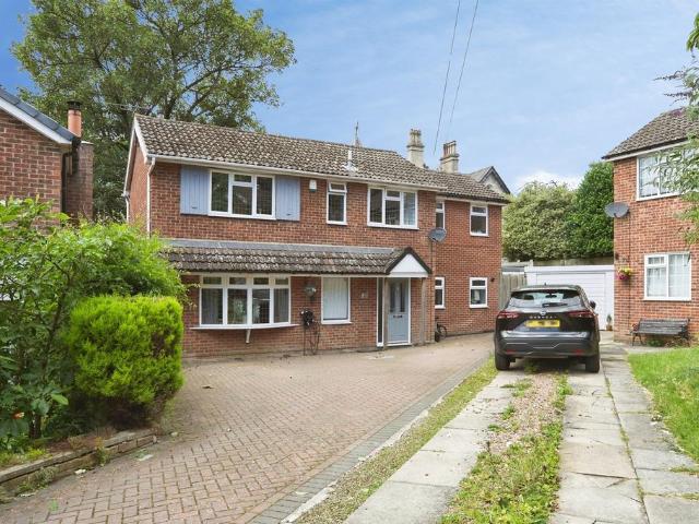 House for sale in Rufford Park, Yeadon
