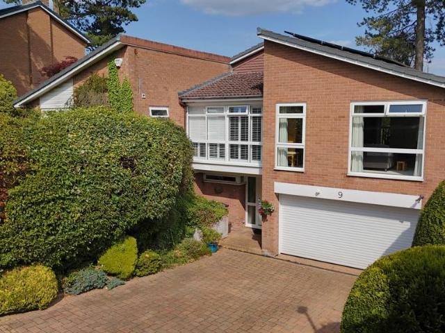 House for sale in Cuddington, Cheshire